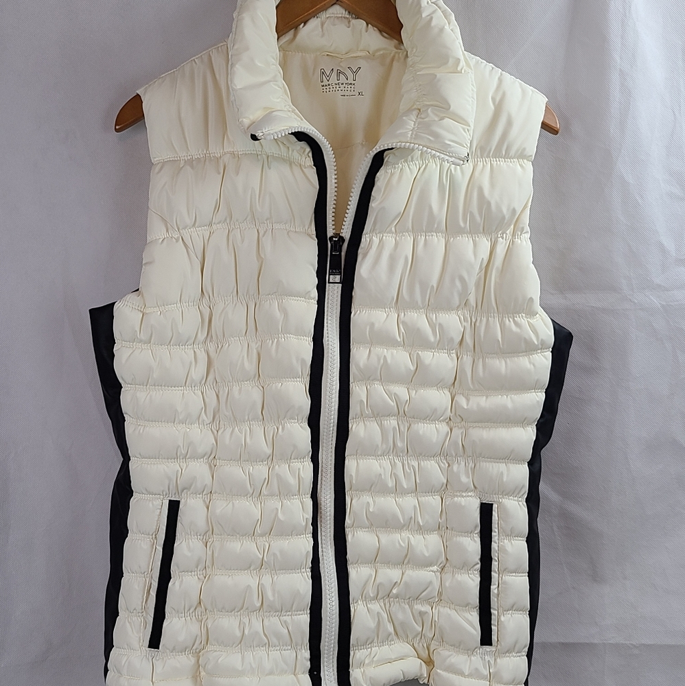 Andrew Marc Cream and Black Quilted Puffer Vest - EUC